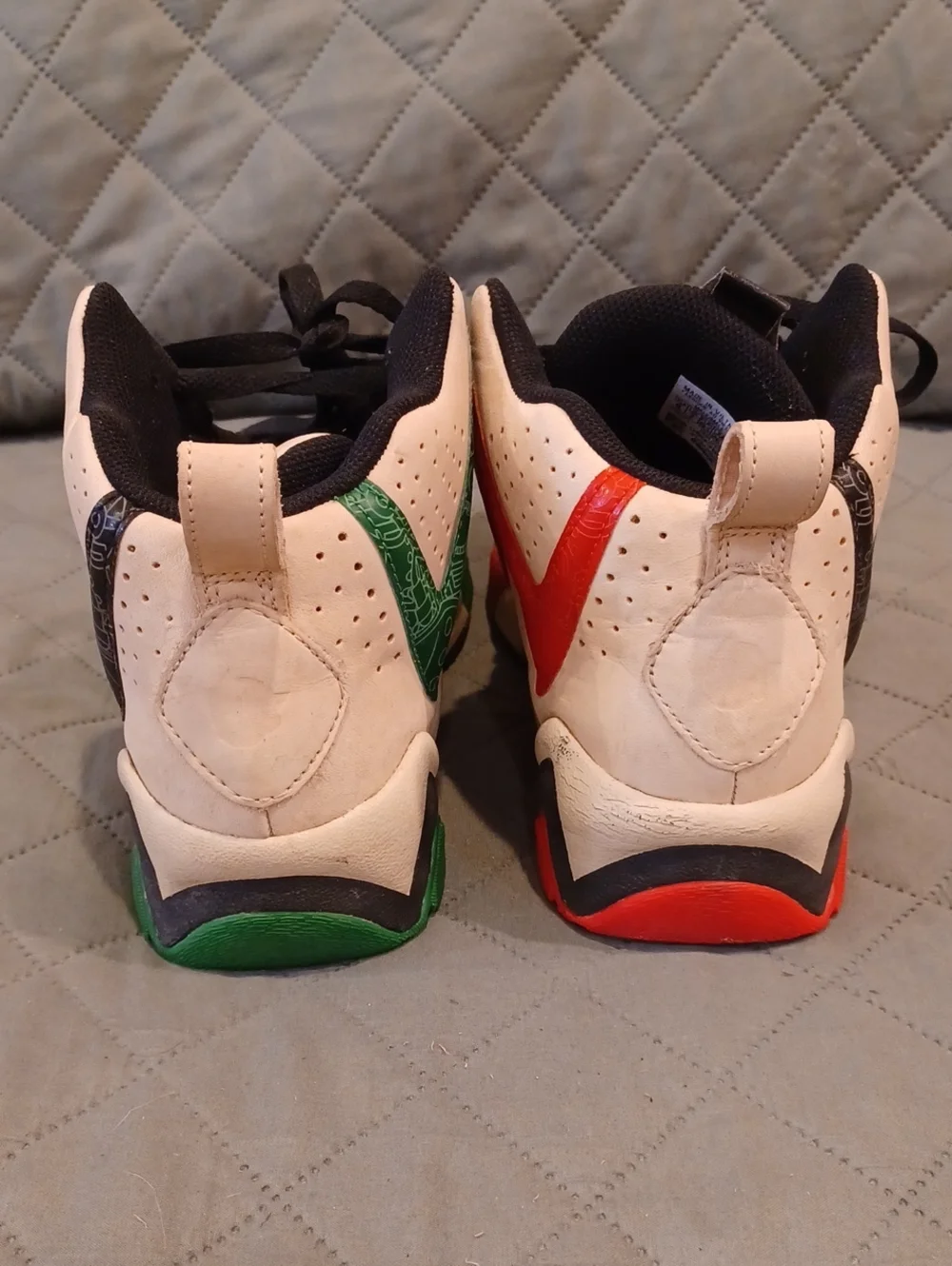 Reebox Mens White and Black High-Top Athletic Shoes with Green Accent Sz 8